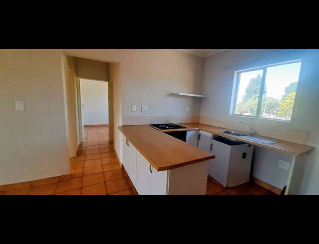 2 BEDROOM TOWNHOUSE FOR SALE IN CRYSTAL PARK